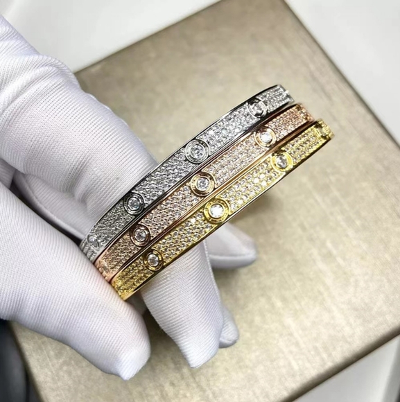 Jewelry - 18k gold diamond bracelet